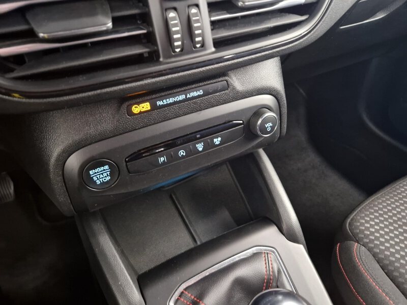 Fahrzeugabbildung Focus 1.0 EcoBoost ST-Line Turnier SYNC4 Bild 16 von 25
