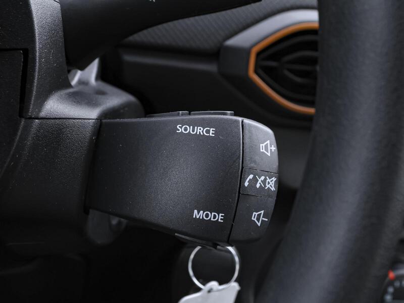 Fahrzeugabbildung Sandero USB BT GJR ZV Bild 13 von 15