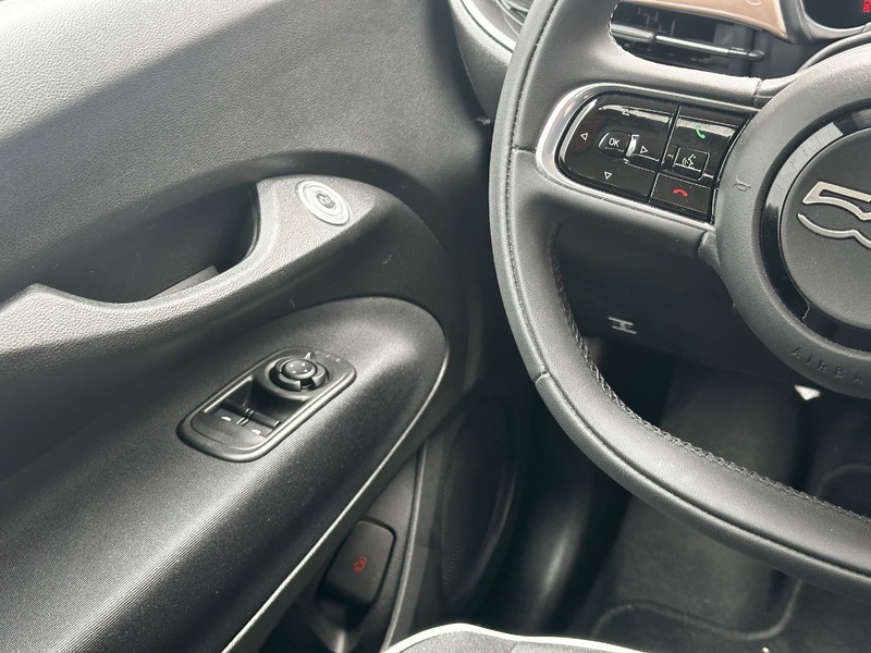 Fahrzeugabbildung 500e 42kWh 118PS Automatik Klimaautomatik DAB+ Bild 14 von 20