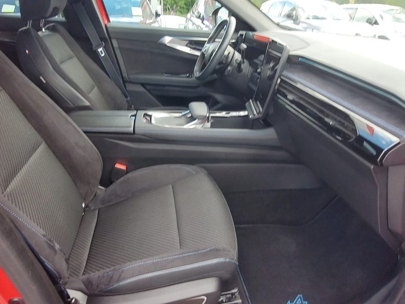 Fahrzeugabbildung Austral Techno Esprit Alpine Mild Hybrid 160 Bild 7 von 12
