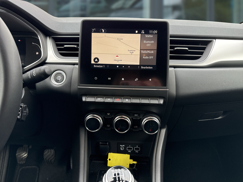 Fahrzeugabbildung Captur Techno TCe 90 Bild 19 von 22