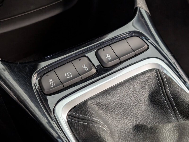 Fahrzeugabbildung Crossland 1.2 Elegance CarPlay Tempomat Bild 19 von 34