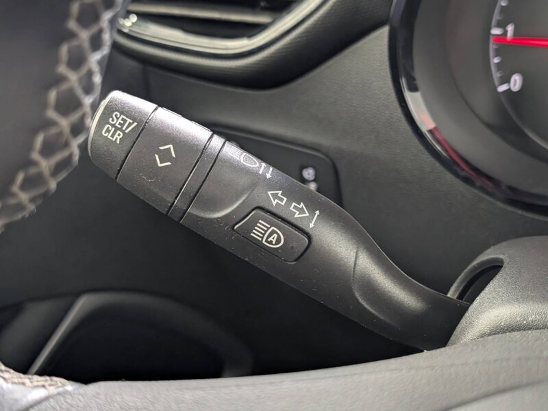 Fahrzeugabbildung Crossland X 1.2 Turbo Edition Navi LED Klima Bild 28 von 33