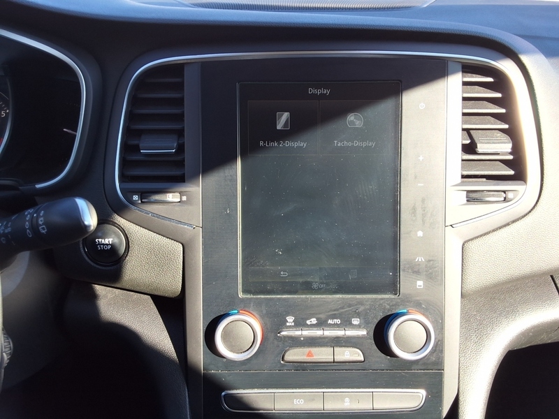 Fahrzeugabbildung Megane ENERGY TCE 130/CARPLAY/PDC/KLIMA Bild 10 von 16