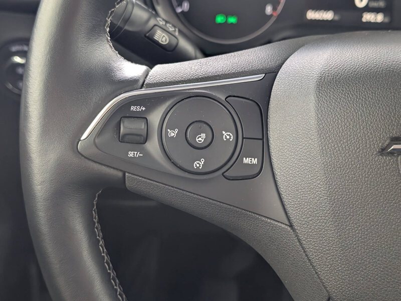 Fahrzeugabbildung Crossland X 1.2 Turbo Edition Navi LED Klima Bild 26 von 33