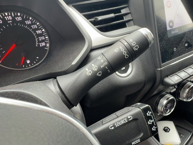 Fahrzeugabbildung Captur Automatik Bild 15 von 16