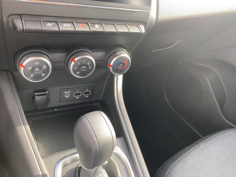 Fahrzeugabbildung Captur BUSINESS EDITIO Bild 15 von 18