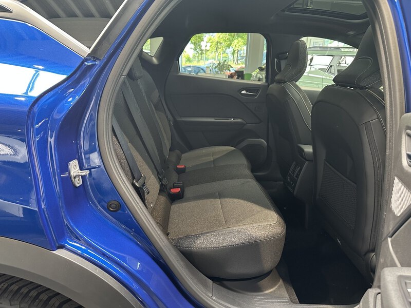 Fahrzeugabbildung Captur Techno 140 PS Mild Hybrid Bild 14 von 50
