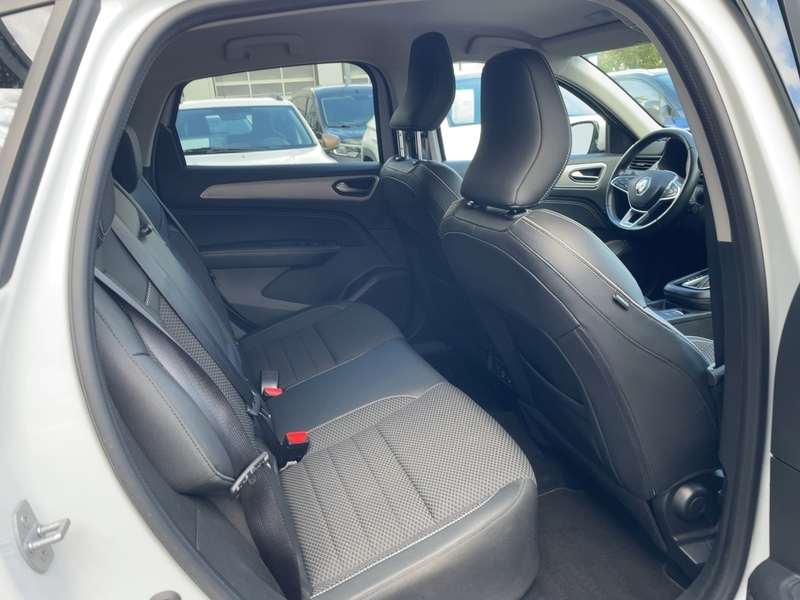 Fahrzeugabbildung Arkana 1.6 E-TECH Hybrid 145 Intens Bild 8 von 15