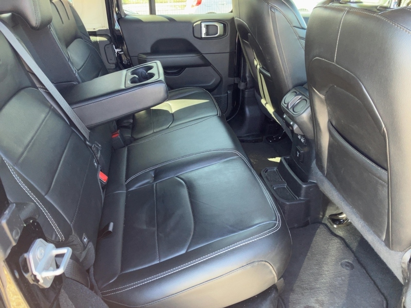 Fahrzeugabbildung Wrangler 4x4 Automatik, Carplay Bild 11 von 20