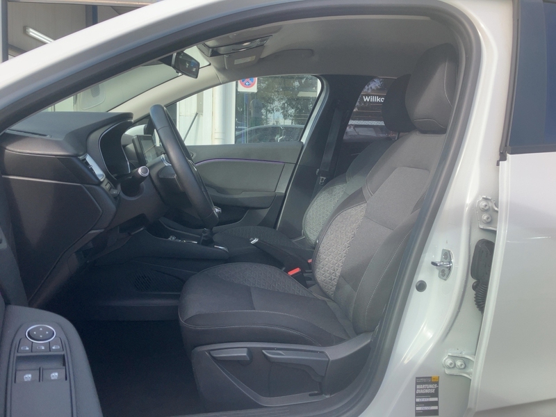 Fahrzeugabbildung Clio BUSINESS SCe 75 Navi+Klima Bild 7 von 20