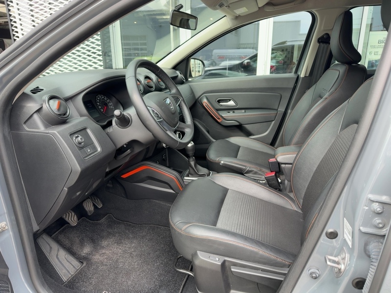 Fahrzeugabbildung Duster AHK LED Bild 11 von 14