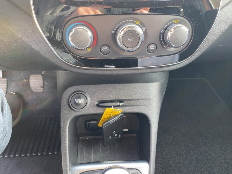 Fahrzeugabbildung Captur ABS Fahrerairbag ESP SERVO Bild 19 von 20