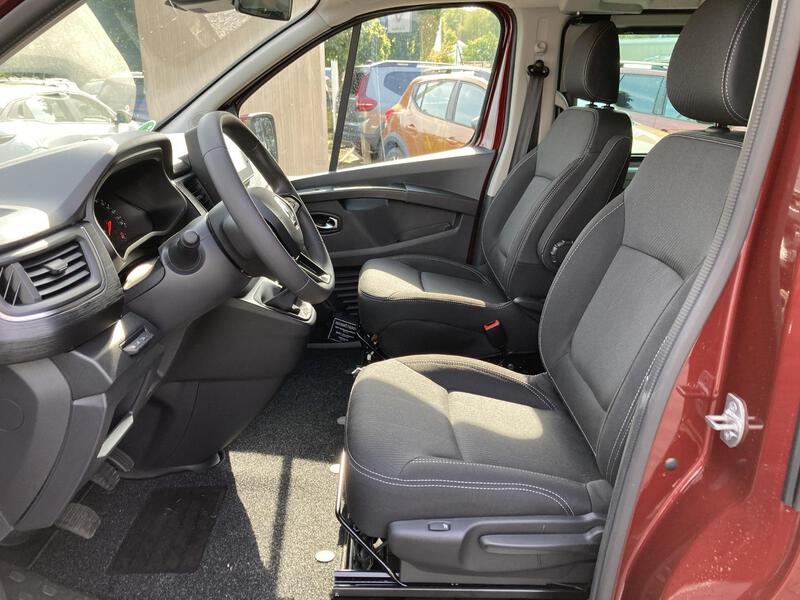 Fahrzeugabbildung Trafic Pkw Grand Entry Blue dCi 150 Bild 12 von 23