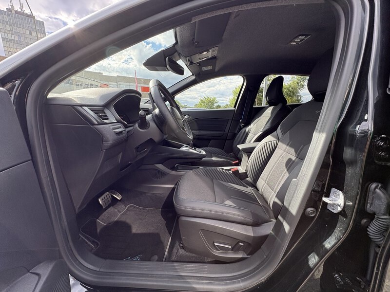 Fahrzeugabbildung Captur II E-TECH Full Hybrid 160 Esprit Alpine Bild 13 von 18