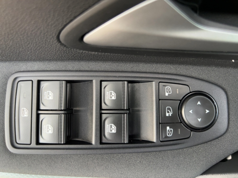 Fahrzeugabbildung Duster 1.6 E-TECH 140 Extreme Bild 16 von 30