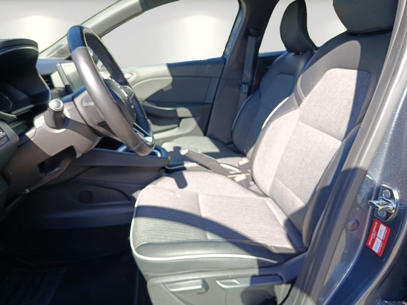 Fahrzeugabbildung Clio INTENS TCe 90 Bild 8 von 17