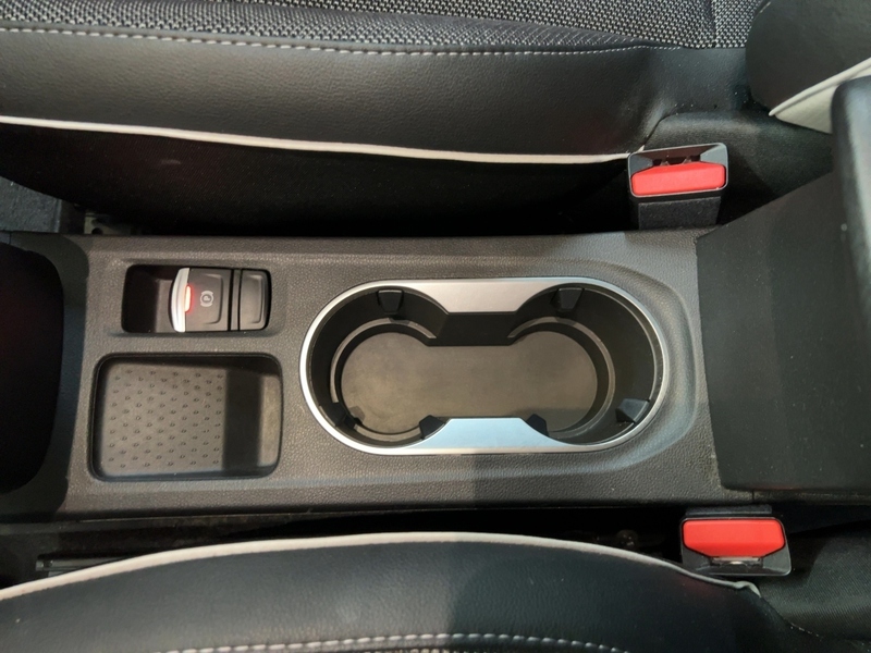 Fahrzeugabbildung Captur Apple CarPlay PDC KLIMA Bild 15 von 23