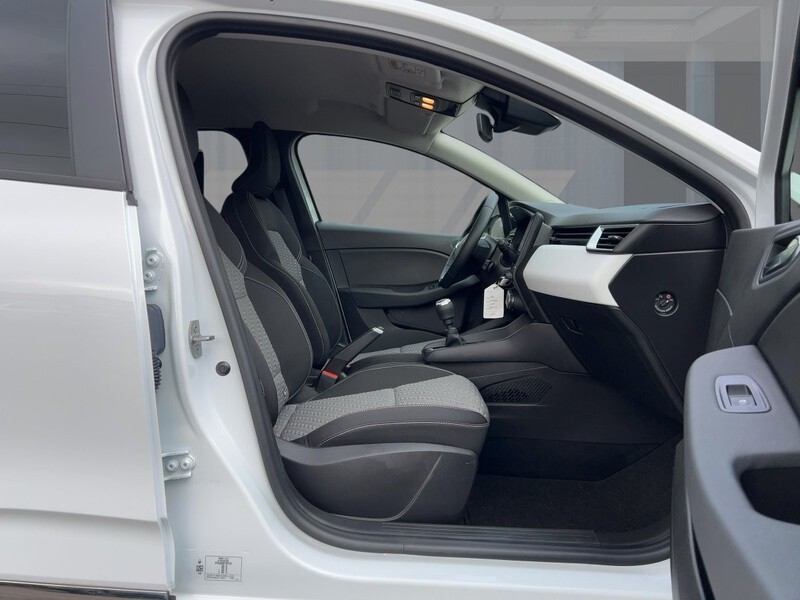 Fahrzeugabbildung Clio EVOLUTION TCe 90 Bild 8 von 23