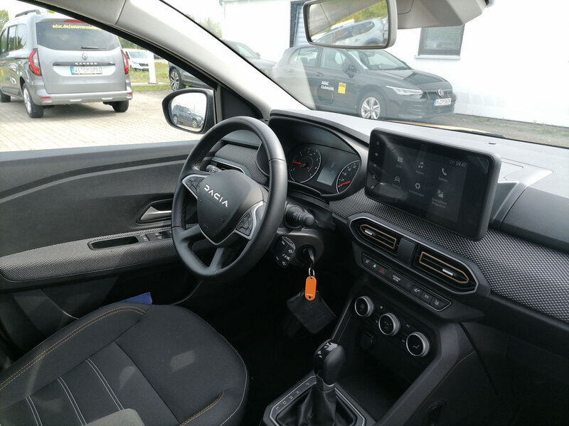 Fahrzeugabbildung Sandero Stepway Expression TCe Bild 13 von 15