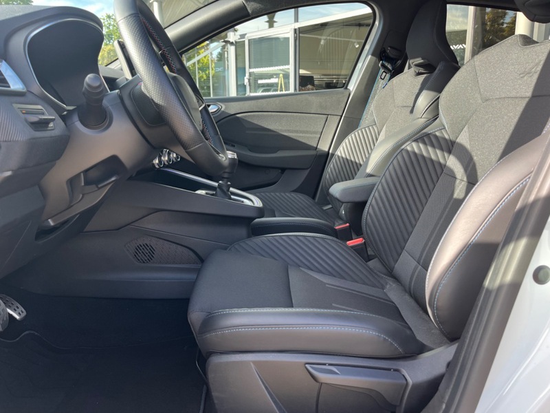 Fahrzeugabbildung Clio +Tempomat+Sitzheizung+ Bild 34 von 44
