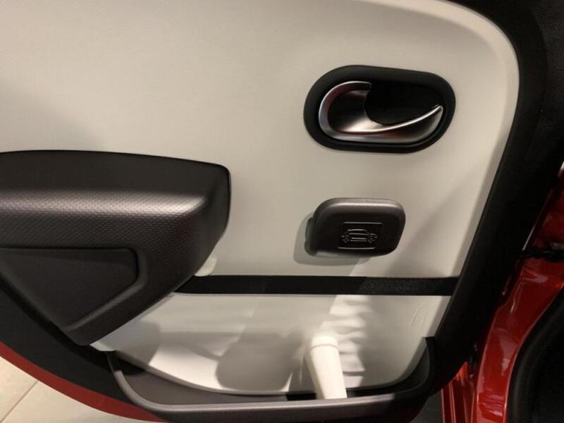 Fahrzeugabbildung Twingo Intens Bild 15 von 15