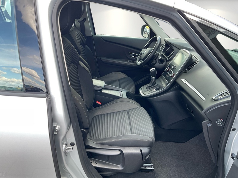 Fahrzeugabbildung Grand Scenic Scenic IV 1.7 BLUE dCi 120 Grand Business Bild 15 von 17