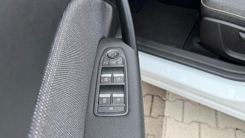 Fahrzeugabbildung Symbioz Full Hybrid E-Tech Bild 14 von 15