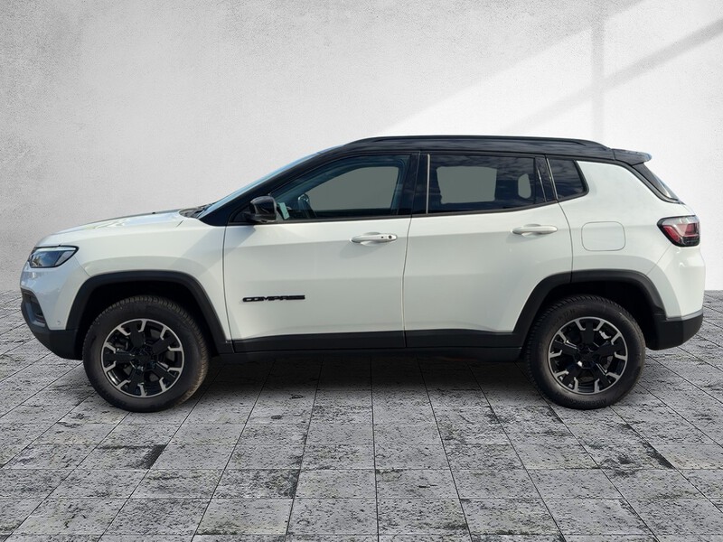 Fahrzeugabbildung Compass  High Upland Plug-In Hybrid 4xe Bild 2 von 15
