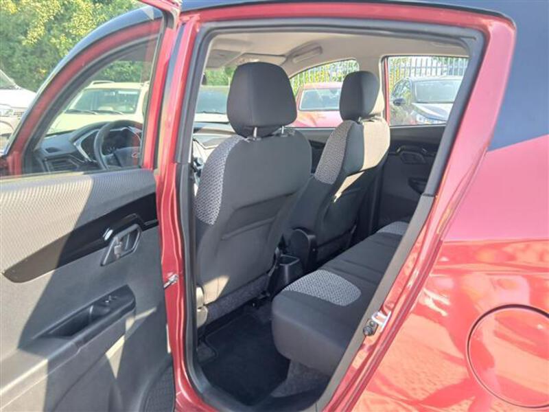 Mahindra KUV100