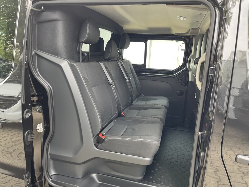 Fahrzeugabbildung Trafic DoKa L2H1 Komfort 3,0t Blue dCi 150 PS Bild 13 von 43