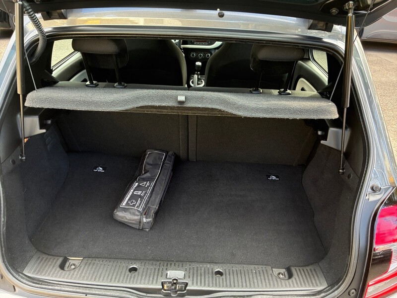 Fahrzeugabbildung Twingo Klima Radio Bild 6 von 17