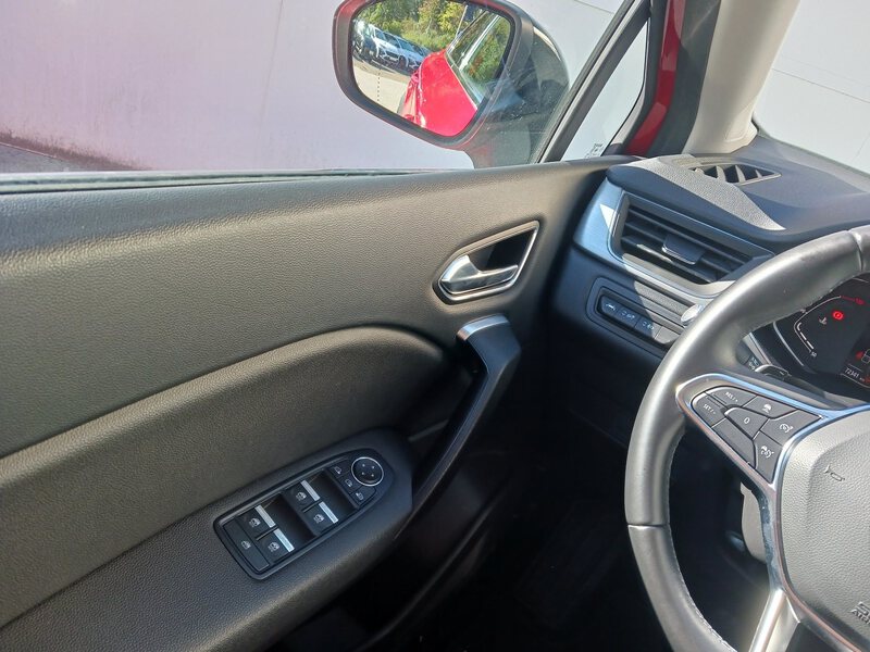 Fahrzeugabbildung Captur Intens TCe 130 EDC Start&Stop *AUTOMATIK* Bild 14 von 29