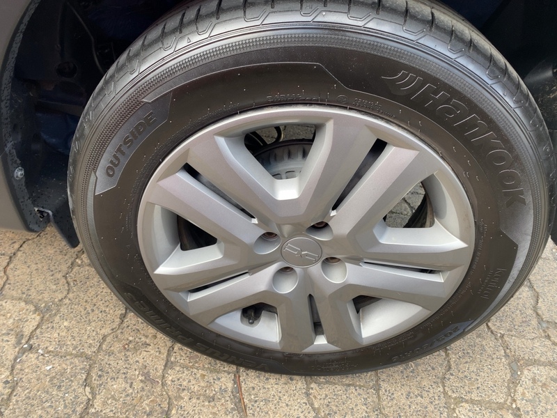 Fahrzeugabbildung Sandero Stepway Expression TCe 100 ECO-G Bild 12 von 21