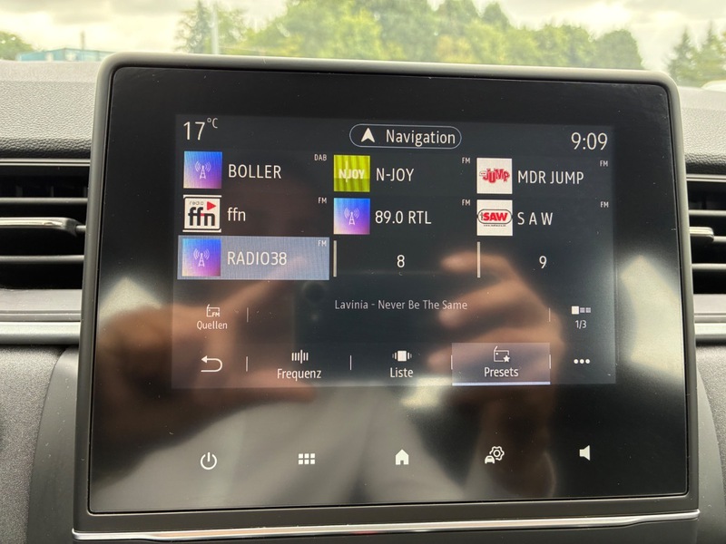 Fahrzeugabbildung Captur +Automatik+PDC+ Bild 31 von 47