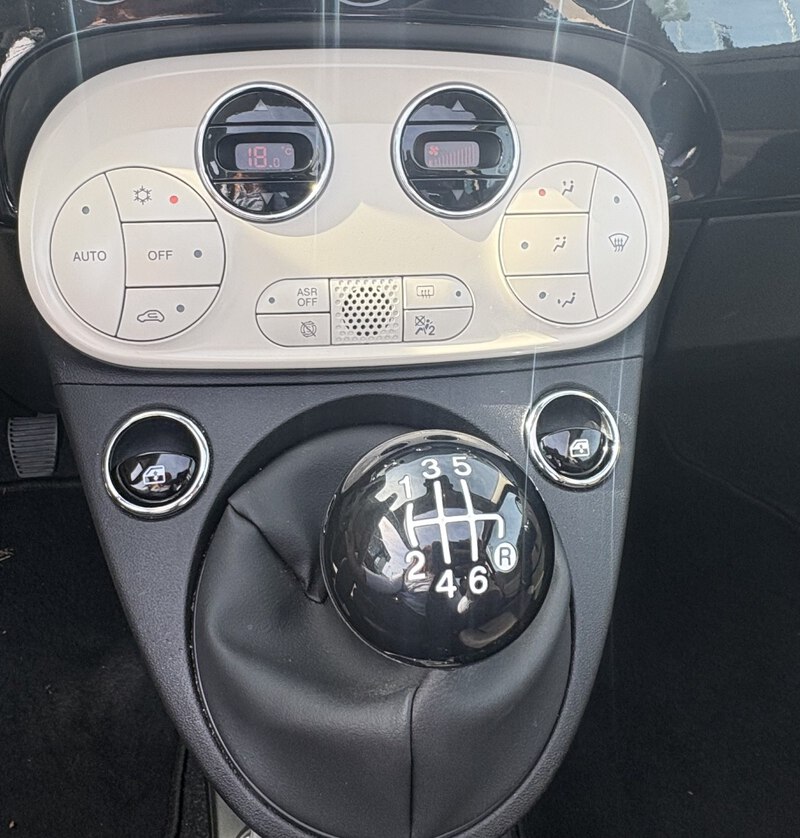 Fahrzeugabbildung 500C Cabrio 1.0 70PS Dolcevita Navi PDC Klima Bild 13 von 18