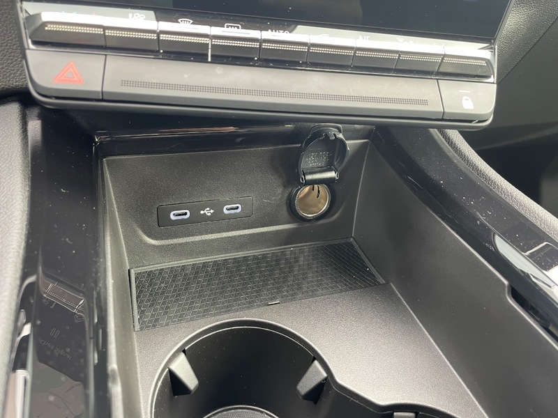 Fahrzeugabbildung Austral 1.3 TCe 160 Mild-Hybrid Techno Bild 38 von 50