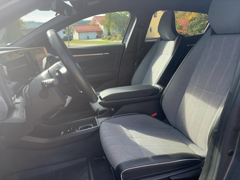 Fahrzeugabbildung Megane E-TECH MEGANE E-TECH Bild 6 von 12