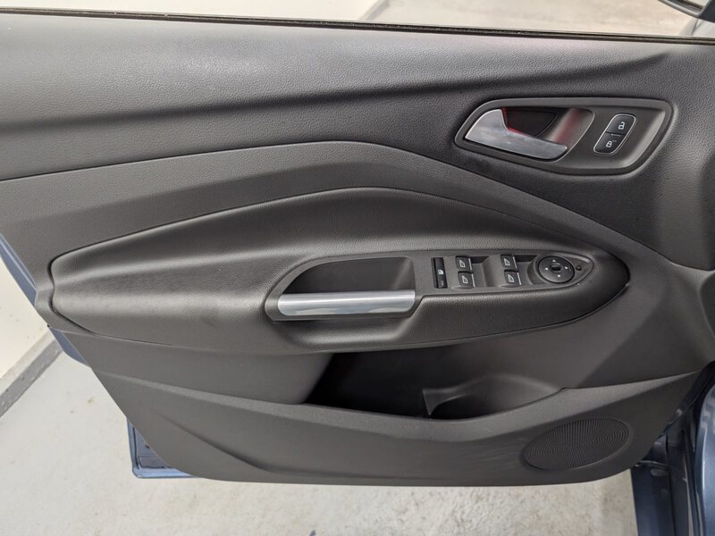 Fahrzeugabbildung Kuga 1.5 EcoBoost ST-Line Sony Keyfree Bild 42 von 44