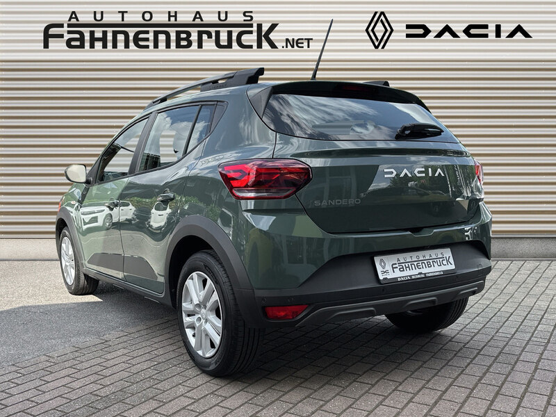 Fahrzeugabbildung Sandero Navi Bild 3 von 20