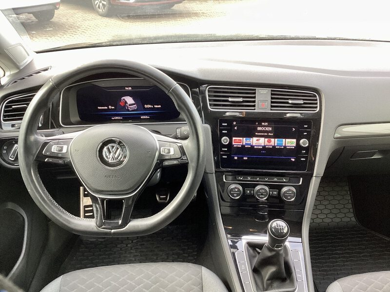 Fahrzeugabbildung Golf VII Variant 1.0 TSI MBT/Start-Stopp Bild 7 von 9