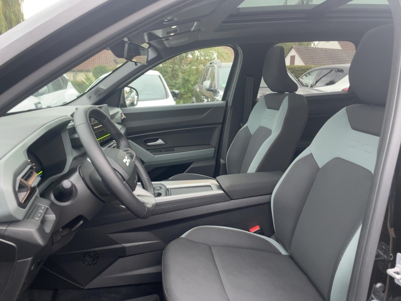 Fahrzeugabbildung Bigster 1.8 E-TECH Hybrid 155 Extreme Bild 6 von 15