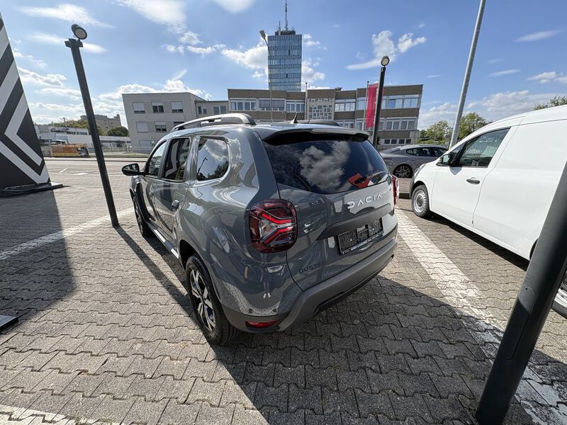 Fahrzeugabbildung Duster II 1.3 TCe 130 Journey 2WD Bild 6 von 18