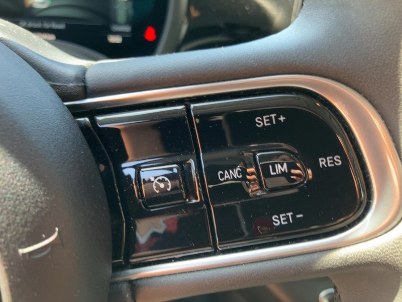 Fahrzeugabbildung Clio Allwetter*Klima*Carplay Bild 17 von 19