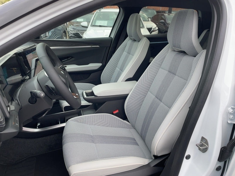 Fahrzeugabbildung Scenic E-Tech 100% ele Iconic 220 Long Range Bild 12 von 15