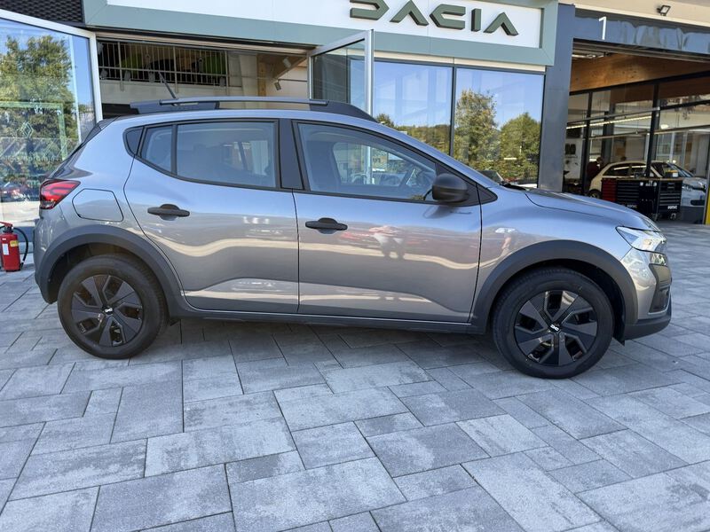 Fahrzeugabbildung Sandero III Stepway Essential TCe 90 Bild 4 von 19