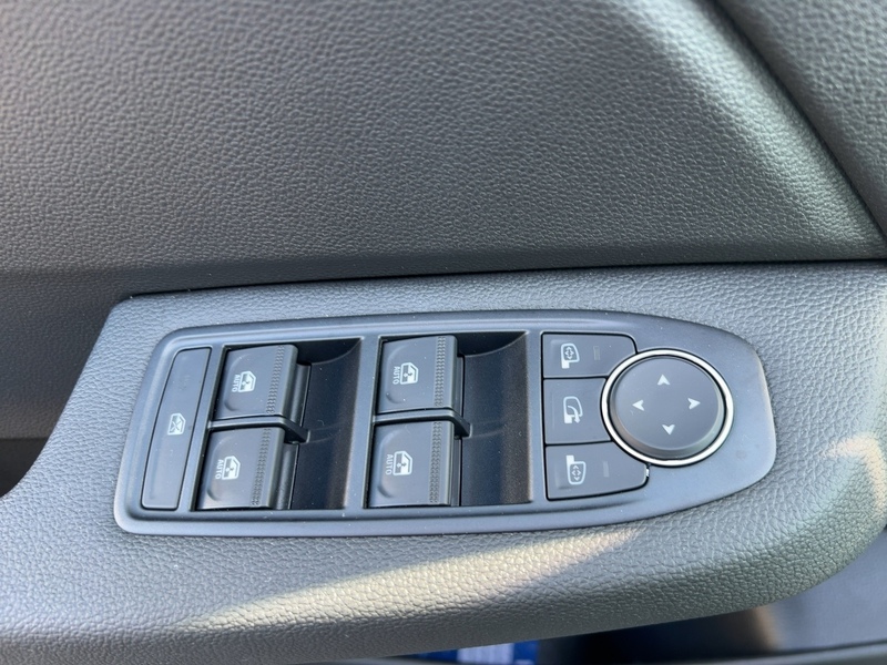 Fahrzeugabbildung Clio Apple CarPlay PDC KLIMA BT Bild 16 von 20