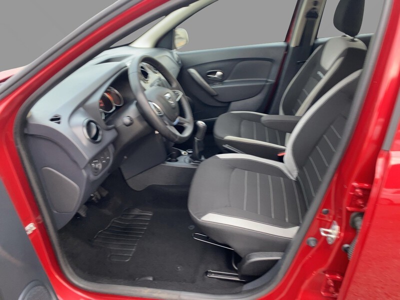 Fahrzeugabbildung Sandero Stepway Prestige TCe 100 Bild 7 von 19