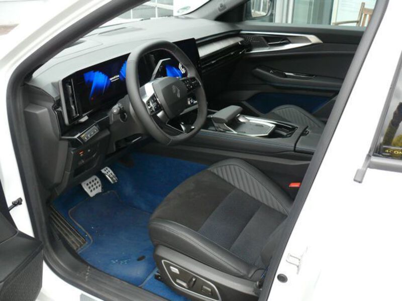 Fahrzeugabbildung Rafale Rafale Atelier Alpine E-Tech Plug-in Hybrid 300 4x4 Bild 19 von 30