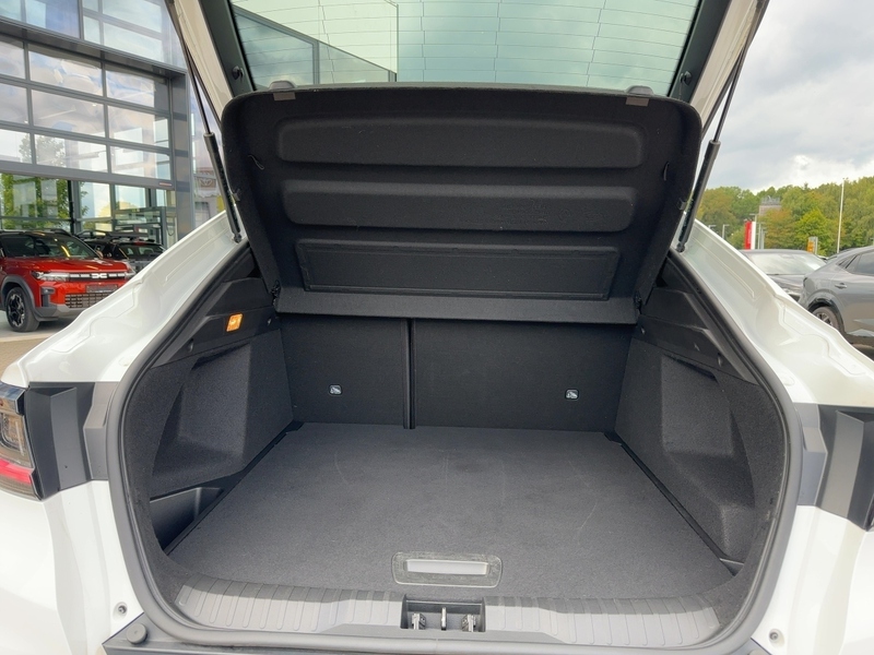 Fahrzeugabbildung Arkana TECHNO Mild Hybrid 140*KAMERA*LRHZ*SHZ*GJR* Bild 13 von 15